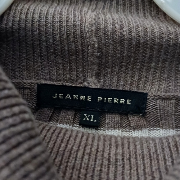 JEANNE PIERRE BROWN AND CREME TURTLE NECK - Picture 2 of 3